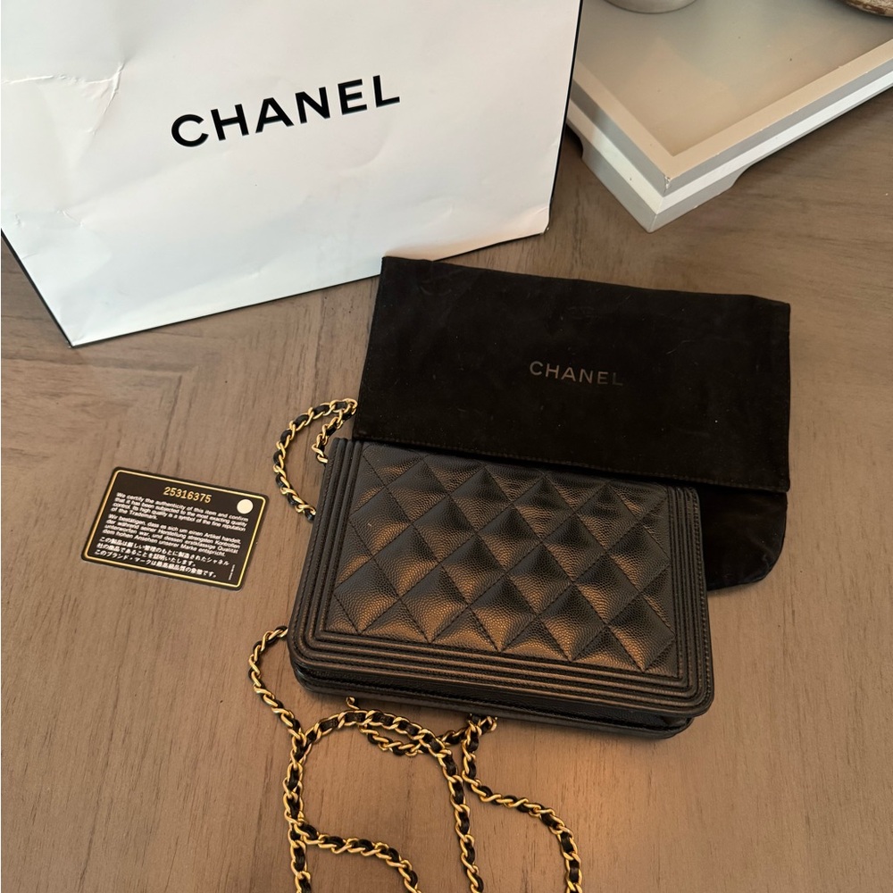 Chanel Black Quilted Crossbody Bag with Gold Chain - Picture 2 of 8